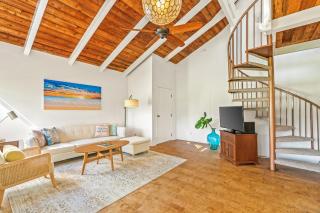 Beautiful 2 Br 2.5 Ba Condo Golf Course View, Pool, Hot Tub (209AB) - Princeville - 2