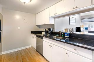 Spacious Apt Downtown - 3