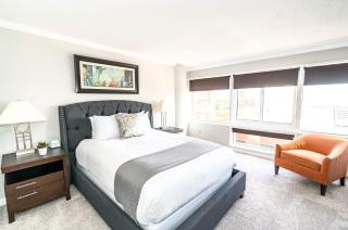 Private Apt Close to Train - 3