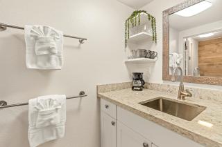 Bright and Beautiful Princeville Studio, Private Lanai, Pool (209B) - Princeville - 6