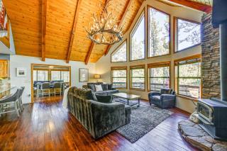 Furnished Deck and Forest Views Pine Retreat! - 8