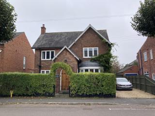 Large 4 bed detached house with parking - Newark upon Trent - 0