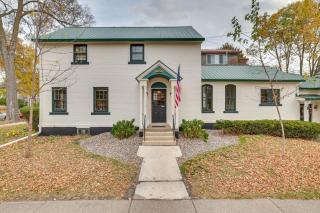 Charming Home 3 Blocks to Winona State University - 0