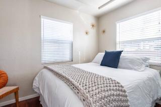 Charming Mid-Century Craftsman, Hot Tub with Serene Yard - San Diego - 2