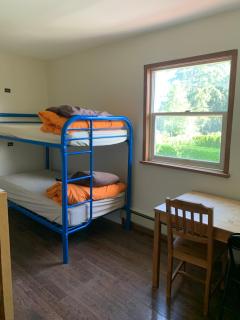 Vancouver Backpacker House - 10 min walk to Metrotown skytrain station - 1