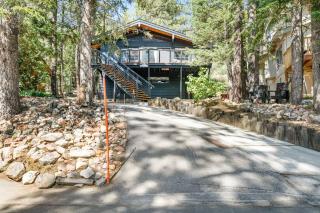 Antler Inn offers Fenced Yard, Walk to Bear Mtn & Zoo, Shuffleboard - Big Bear Lake - 9
