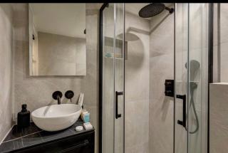 Cosy room inside Batignolles - L60 - París - 6
