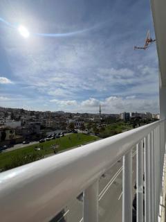 City Center Apt w Balcony Views - Tânger - 3