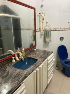 Suíte privativa com cama Queen em casa ampla e confortável em casa compartilhada - Palhoça - 5