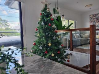 5BDR Ultimate Family Retreat Pool Toys Galore - 5