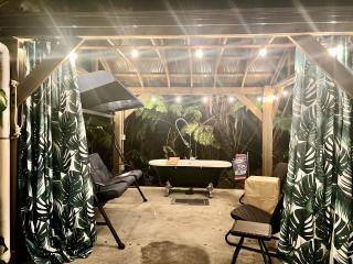 Romantic Retreat, Relax at Hot-tub, Indoor & Outdoor shower, firepit, 5 min to Hawaii Volcano park - Volcano - 9