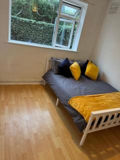 Beautiful 2 Bedroom Maisonette in East London - Ilford - 6