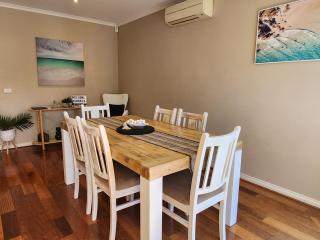 Spacious 2 Storey Family Home - Shepparton - 9