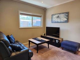 Lbarza Spacious 4BR 2 Storey Family Home - 3