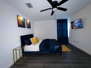 Luxurious 4 bed 2 bath house near Downtown Houston - Houston - 1