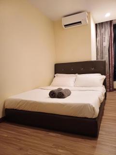Sky Suites 2BR 2 Baths with Parking - Kampong Sembulan - 3