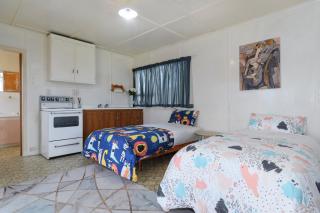One step to the Beach 4 Bedrooms - Papamoa - 9