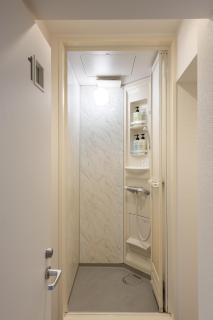 Higashi-Shinjuku 906 - 1