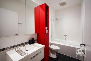 Tri-level townhouse in prime North Melbourne - Melbourne - 6