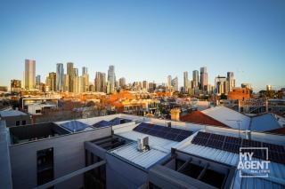 Tri-level townhouse in prime North Melbourne - Melbourne - 0