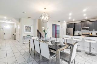 More Space Than Needed Huge 6 Bedroom Home! villa - Davenport - 4