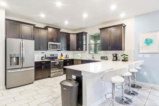 More Space Than Needed Huge 6 Bedroom Home! villa - Davenport - 1