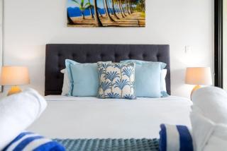 Belle Escapes Rydges Plaza Esplanade Luxury 2-Bedroom Apartment - Cairns North - 5