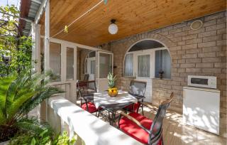 Awesome Apartment In Dugi Rat With Wifi - Dugi Rat - 8