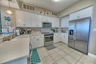 Amazing Tropical Condo with Complimentary Beach Chairs and Umbrellas - Unit 0706 - Panama City Beach - 7