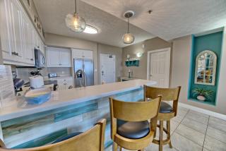 Amazing Tropical Condo with Complimentary Beach Chairs and Umbrellas - Unit 0706 - Panama City Beach - 4