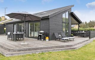 3 Bedroom Beautiful Home In Nexø - Neksø - 1