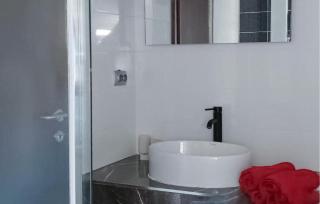 Cozy Apartment In Vodice With Lake View - Vodice - 1