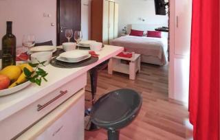 1 Bedroom Awesome Apartment In Vodice - Vodice - 7