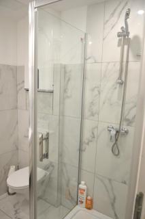 La Ciotat Chez Hugo confortable studio clim, wifi, parking, centre ville, commerces, port, plages à pieds - 7