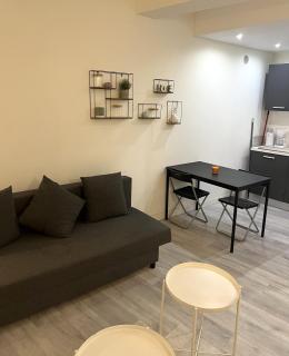 La Ciotat Chez Hugo confortable studio clim, wifi, parking, centre ville, commerces, port, plages à pieds - 3