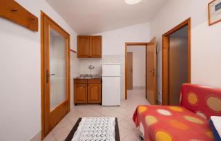 1 Bedroom Amazing Apartment In Liznjan - 5