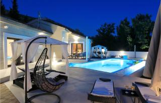 Awesome Home In Starigrad Paklenica - 9