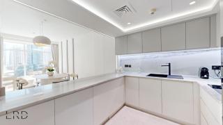Luxurious Apartment with Marina Views - Dubai - 5