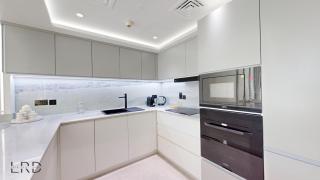 Luxurious Apartment with Marina Views - Dubai - 4
