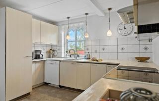 5 Bedroom Lovely Home In Aakirkeby - 4