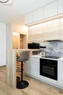 ALURE RESIDENCES 9 & 24h self check-in, private parking in front of the apartment building included, new building, terrace, the apartment building has its own park with a lake and outdoor fitness, children's playground, CITY CENTER - Banská Bystrica - 4