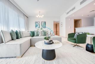 Radiant 3BR with Assistant Room at Harbour Views Tower 1 Creek Harbour by Deluxe Holiday Homes - Dubai - 2