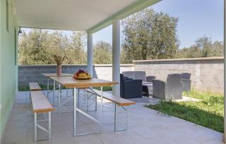 Four-Bedroom Holiday Home In Fazana - 4