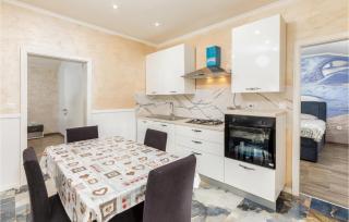 Four-Bedroom Holiday Home In Fazana - 8