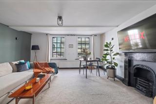 Simple & Comfortable 1BR Flat - Plymouth - 0