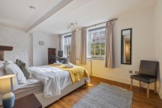 Simple & Comfortable 1BR Flat - Plymouth - 5