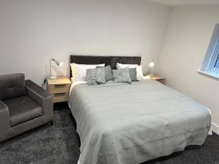 Spacious 2-Bed Flat with Free Parking Near Nottingham! - Long Eaton - 0