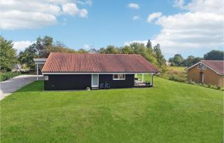 Three-Bedroom Holiday Home In Askeby - Askeby - 1