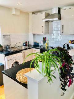 Modern 2 bedroom apartment 1 min from metro - London - 4