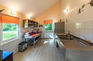 Wildgans - Stilvolles Ferienhaus mit Terrasse, Seeblick & Naturidylle am Loppiner See - 8